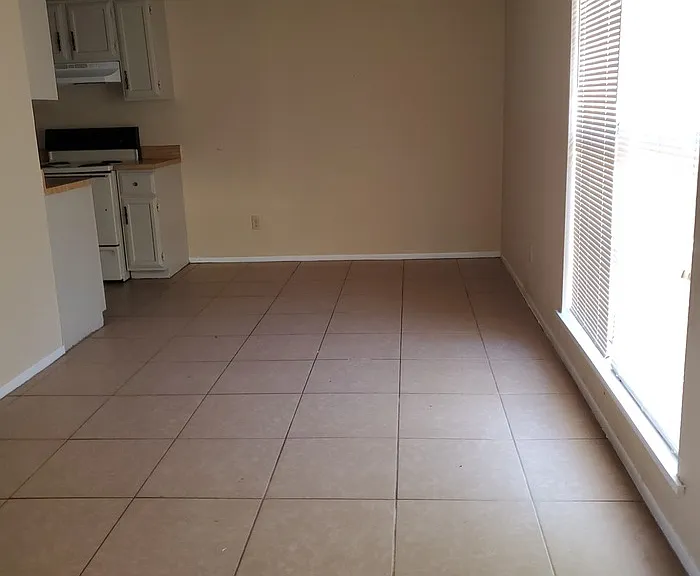 502 E Davis St #22 — Photo 8