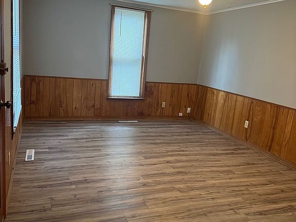 2nd image of 1004 E 10th St