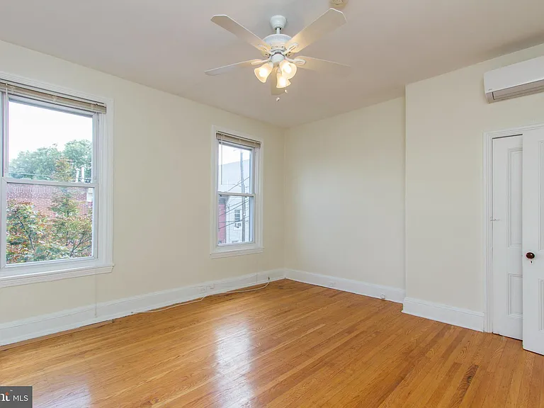 2207 Catharine St #2 — Photo 20