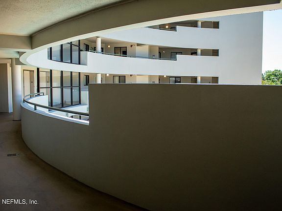 4th image of 1071 EDGEWOOD Avenue S #301