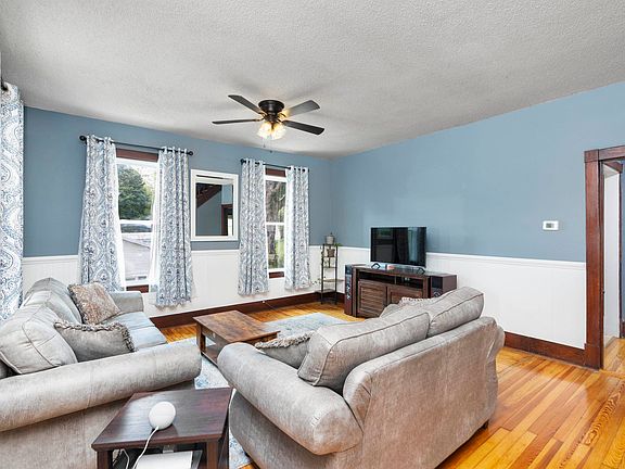 5th image of 21 Simmons Dr