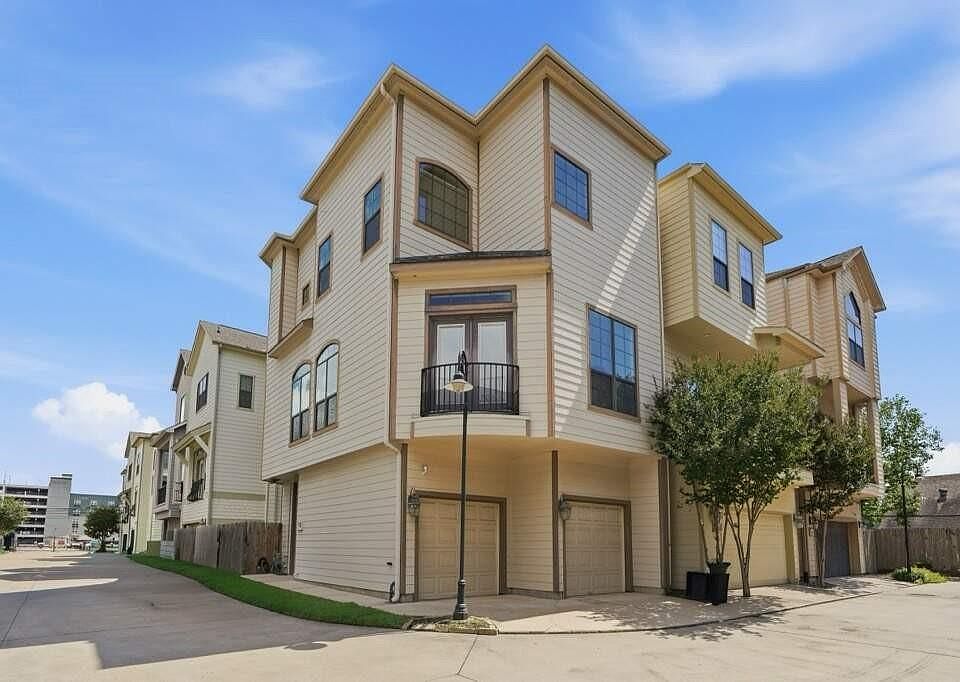1st image of 836 Garden Oaks Ter