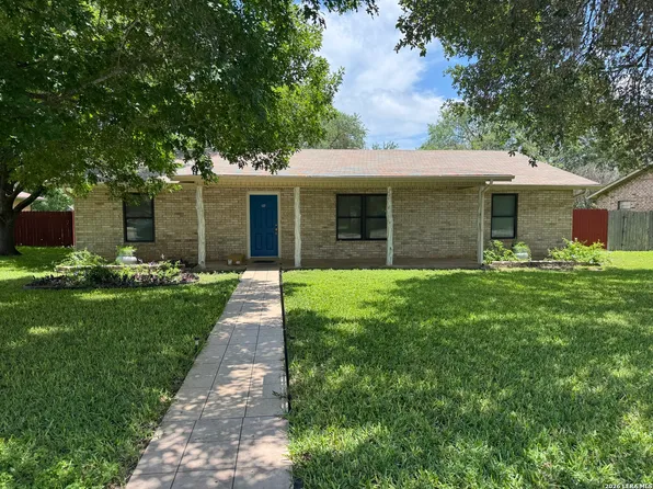 137 N Bluebonnet, Uvalde, TX 78801