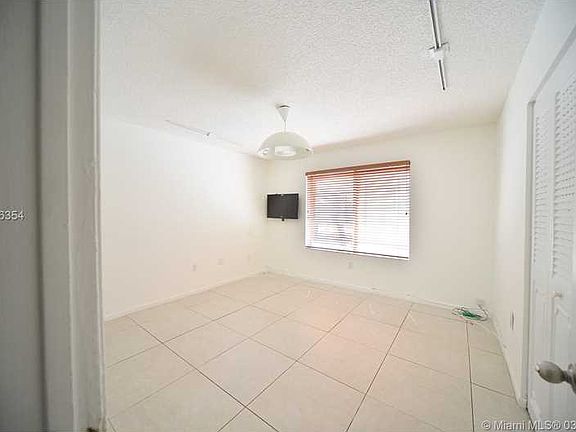 5th image of 854 NE 205th Ter