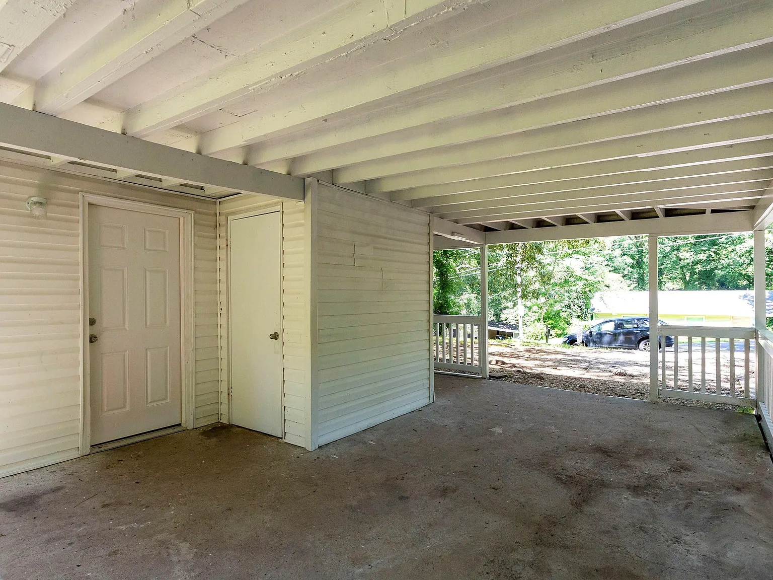 3 bed, 1.0 bath, 880 sqft, $980 — Photo 3