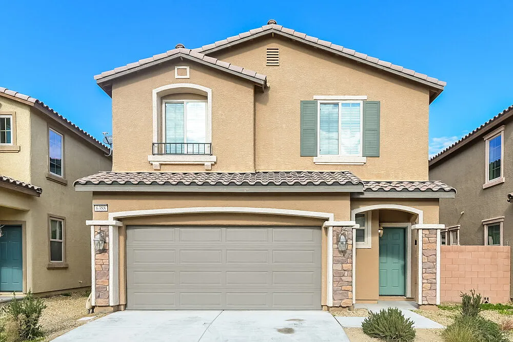 3 bed, 2.5 bath, 1690 sqft, $2,120 — Photo 1