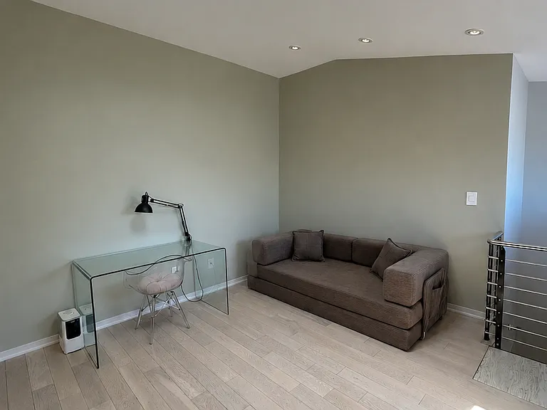 2818 E 27th St #3D — Photo 13