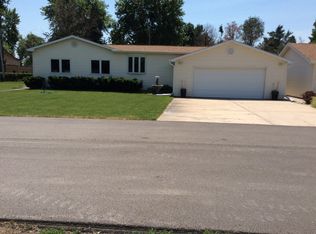 45 Dwight St, Giltner, NE 68841