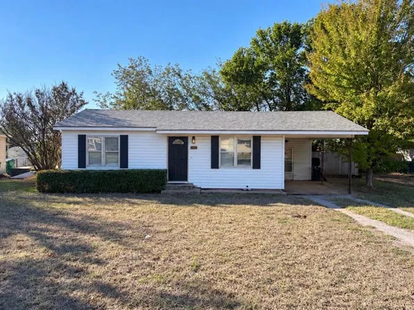 803 W 4th St, Granite, OK 73547
