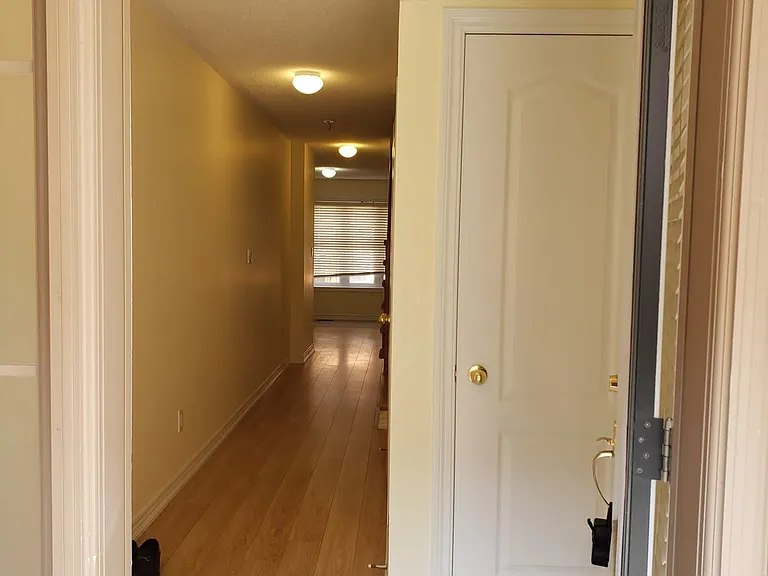 Shiff Cres — Photo 2