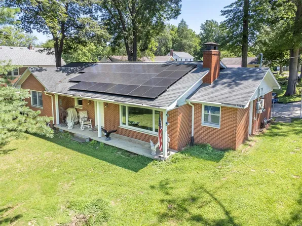 911 Locust Ln, Lebanon, IL 62254