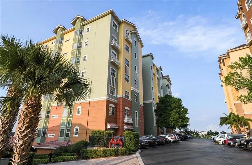 2 bed, 2.0 bath, 1824 sqft, $3,200 — Photo 1