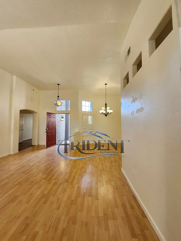 4 bed, 2250 sqft, $2,800 — Photo 2