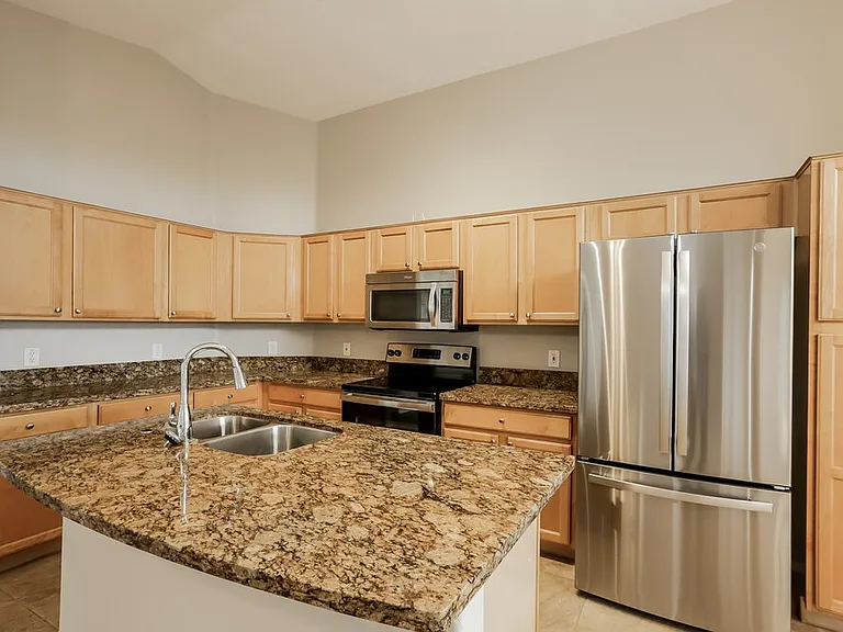 1079 E Yuma Ave — Photo 8