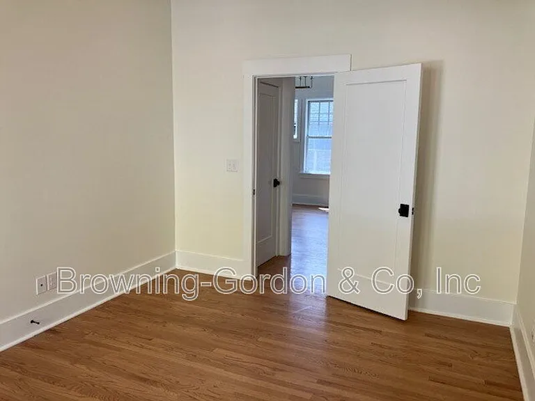 1005 W Eastland Ave — Photo 33