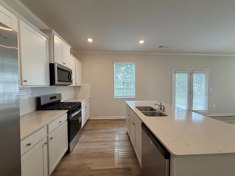 127 Biltmore Pl — Photo 5