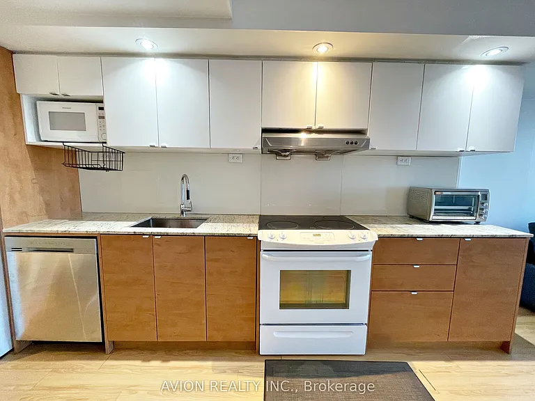 121 McMahon Dr #705 — Photo 2