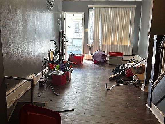 4th image of 317 S Jardin St