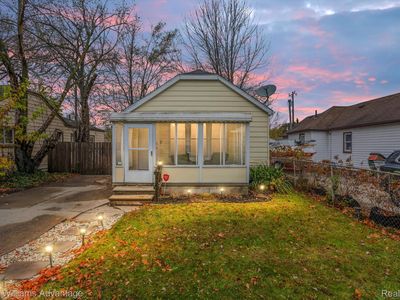 1621 E Evelyn Ave, Hazel Park, MI, 48030