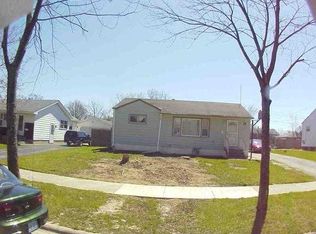 2741 Navaho Rd, Waukegan, IL 60087