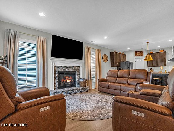 4th image of 8708 Yellow Aster Rd