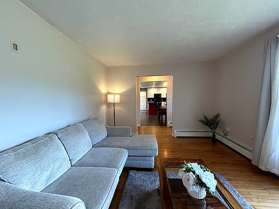 4th image of 30 Scott St
