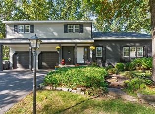 29 Lakewood Dr, Saratoga Springs, NY 12866