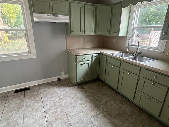 4th image of 1017 Carlisle Ave