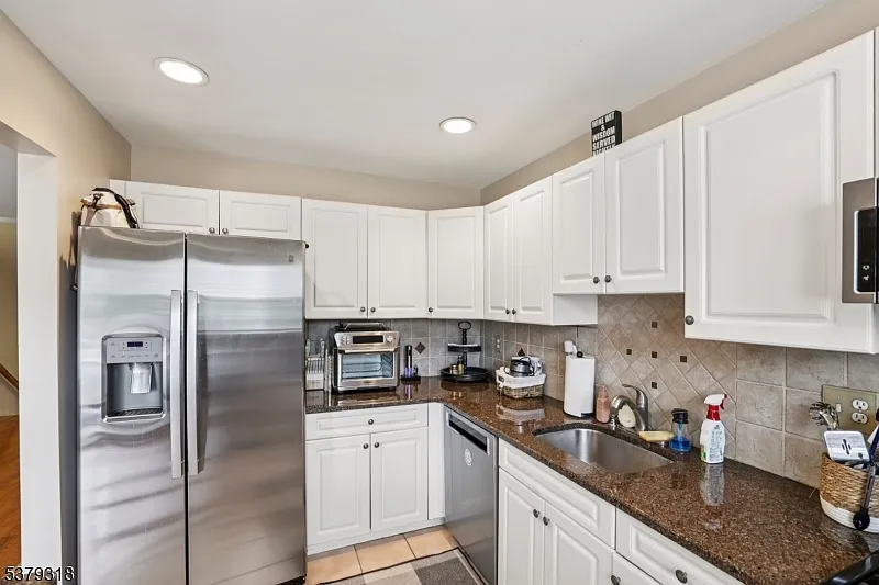 3 bed, 2.5 bath, 1366 sqft, $3,500 — Photo 3