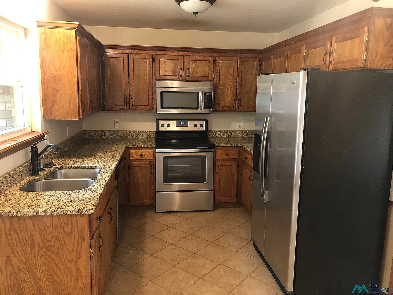 3 bed, 1300 sqft, $1,550 — Photo 2