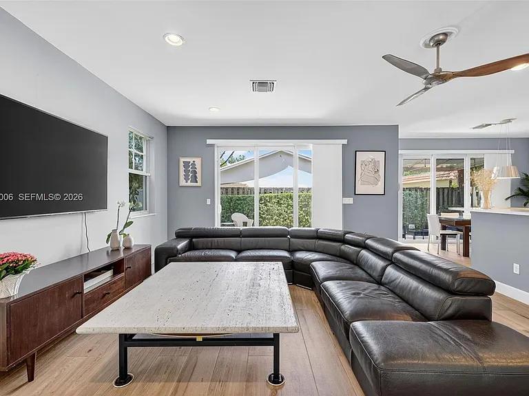 608 SW 15th St — Photo 7