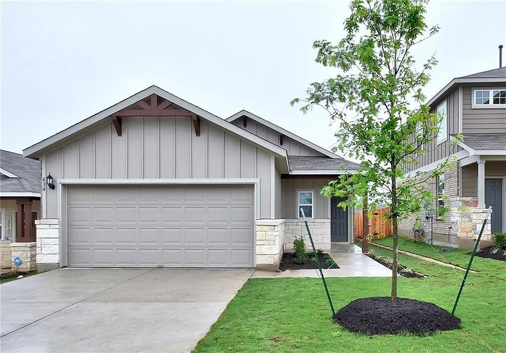 3 bed, 2.0 bath, 1207 sqft, $1,995 — Photo 1