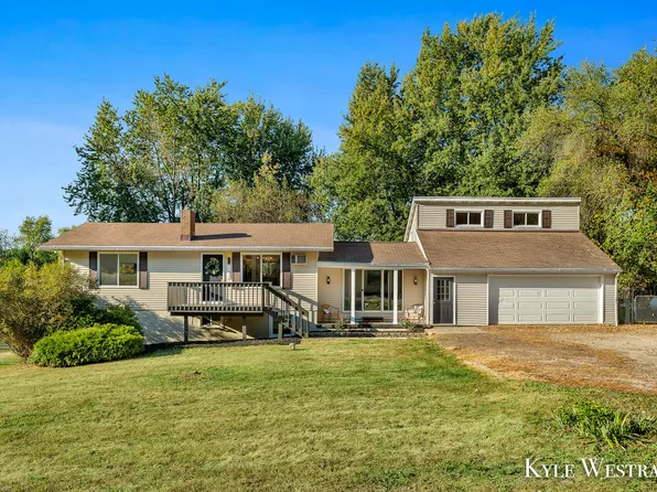 105 136th Ave, Wayland, MI 49348