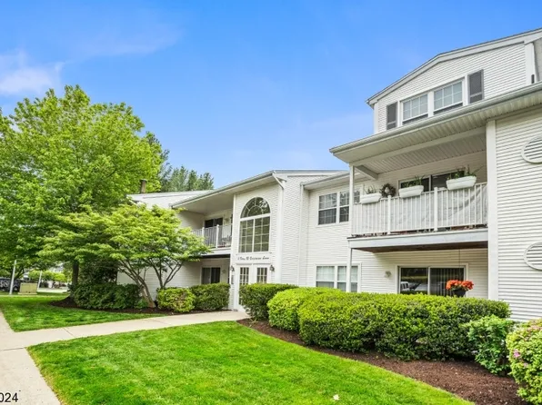 8 Crestview Ln #8, Mount Arlington Boro, NJ 07856