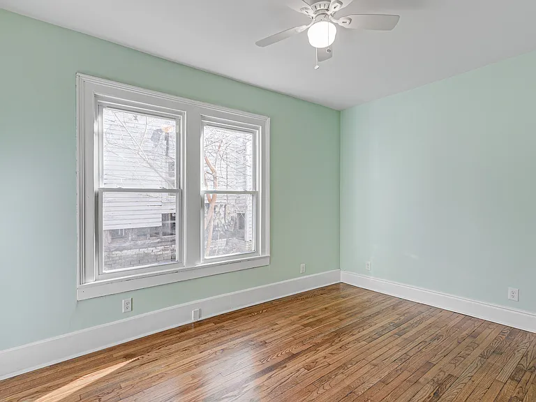 2450 Woodbine Ave #1 — Photo 14