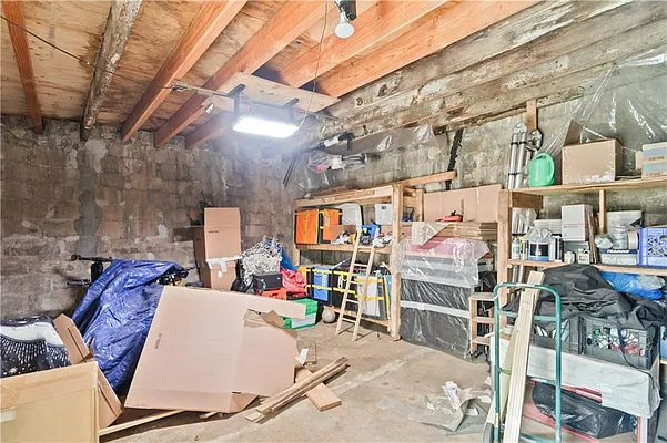 Sold by Tiger Realty | media 12