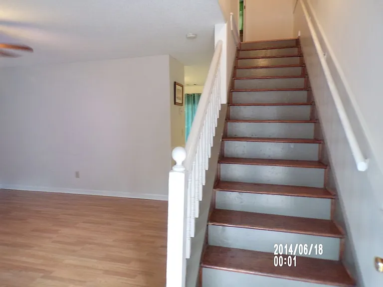 4705 Victoria Dr — Photo 2
