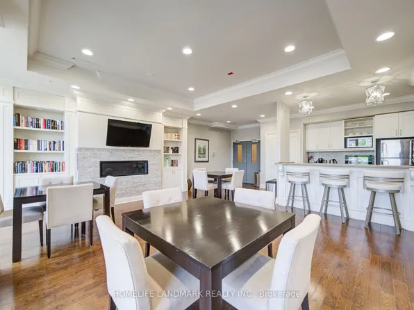 68 Main St N #618, Markham, ON L3P 0N5