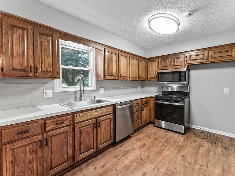1322 N Harvey Dr — Photo 10