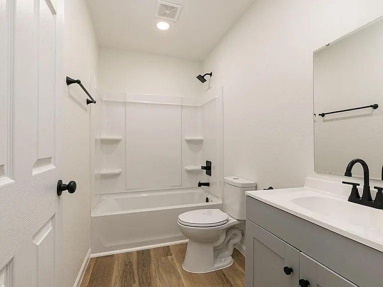 180 W Washington St #B — Photo 15