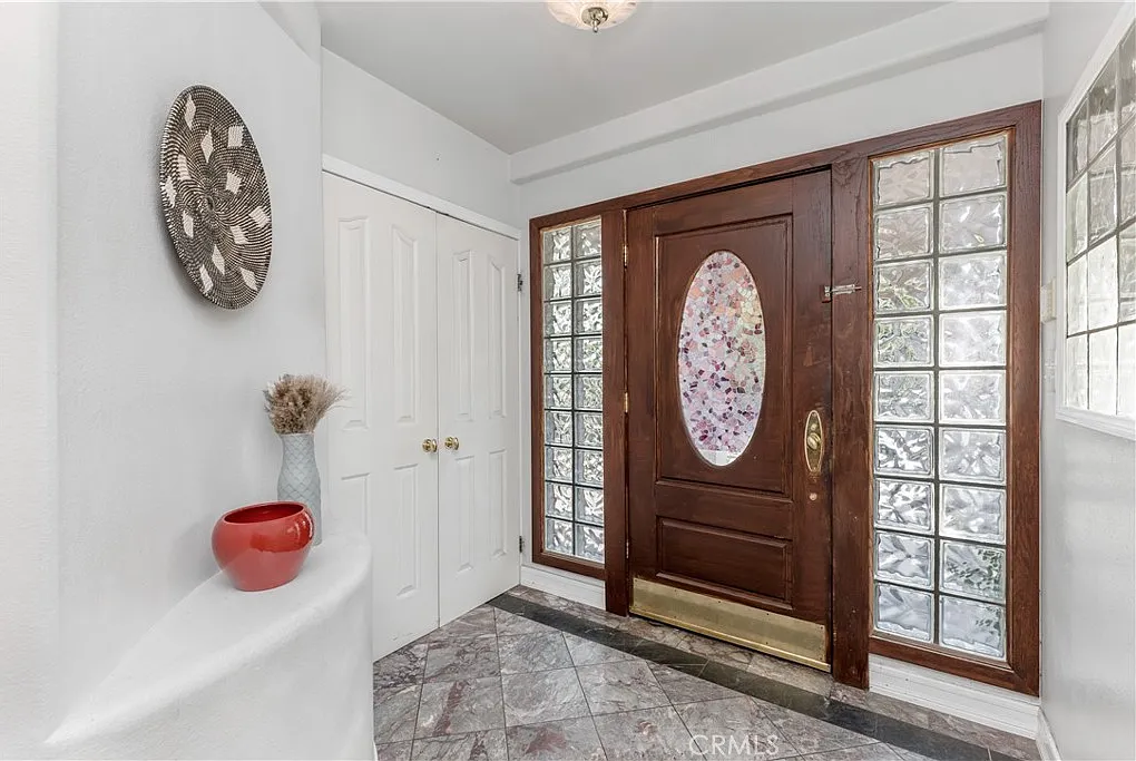 5 bed, 3748 sqft, $5,750 — Photo 2