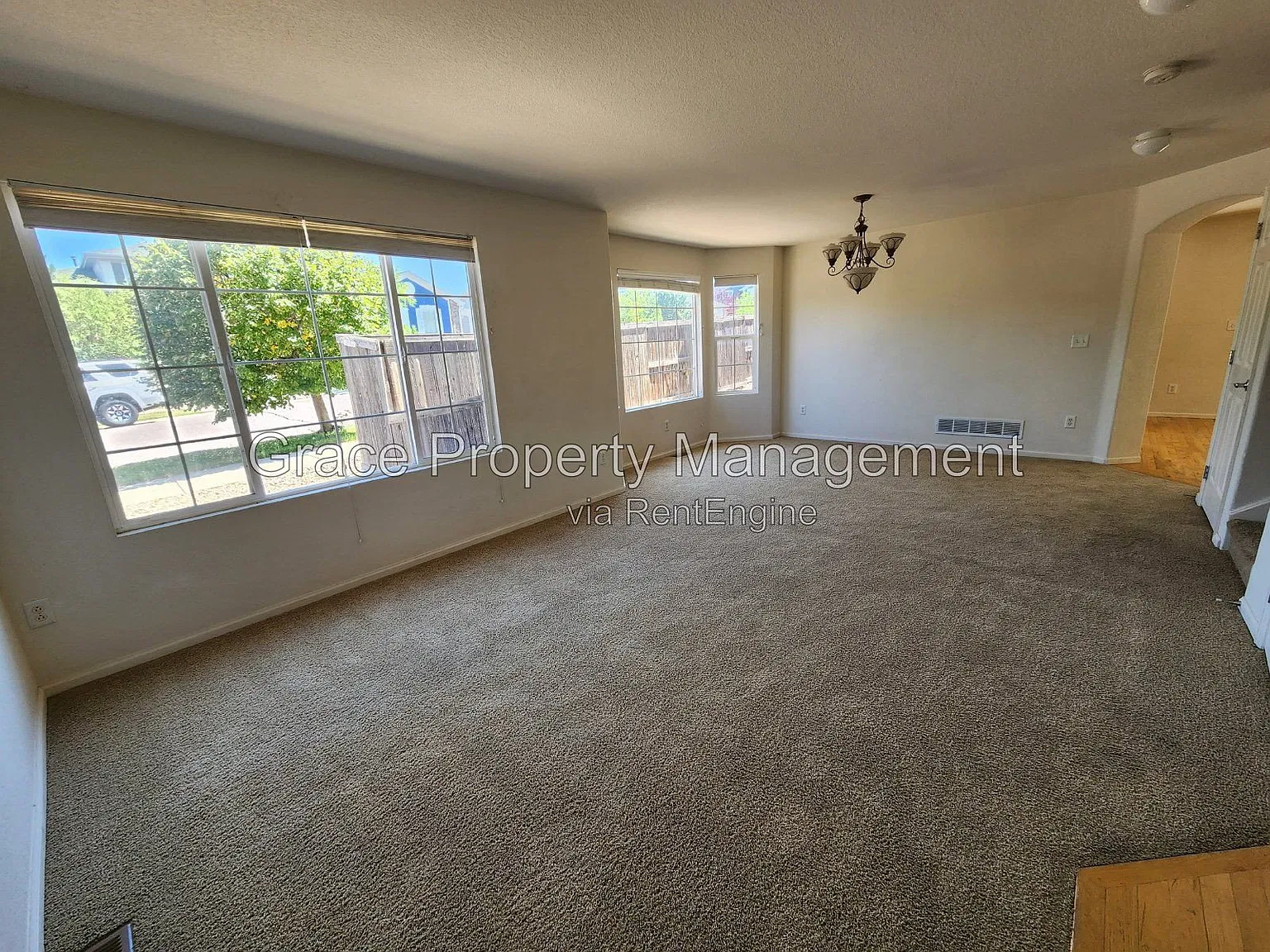 4 bed, 2.5 bath, 2448 sqft, $3,000 — Photo 2