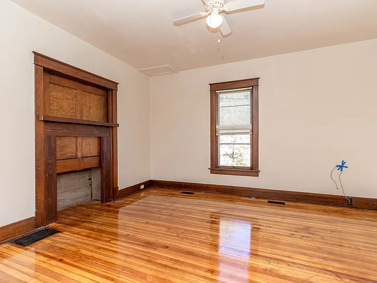 1405 Windsor St — Photo 26