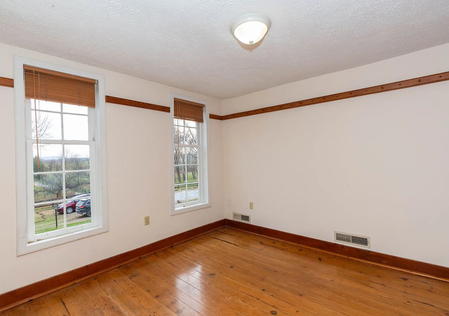 1 Bed, 1 Bath, Historic Cottage on the Smithfield Farm in Berryville, VA — Photo 4