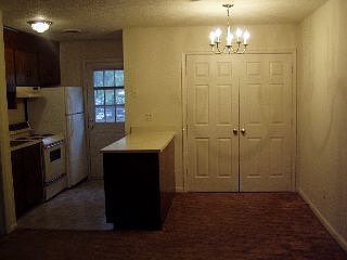 4th image of 157 Oak Hill Dr APT A