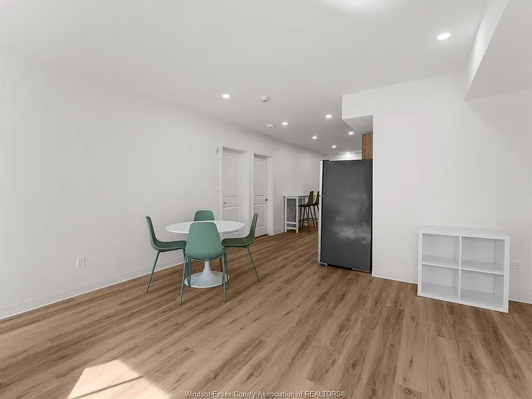 185 Randolph Pl — Photo 16