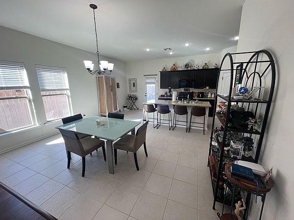 4th image of 42516 Baystone Ave