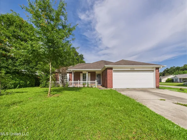 6700 Dove Ln, Ocean Springs, MS 39564