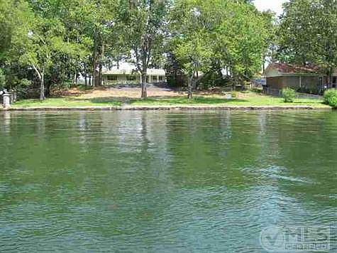 5th image of 819 Long Island Dr