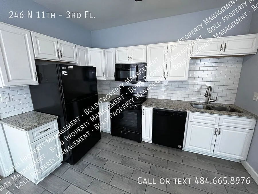 Building Photo - 246 N 11th St #3RD FL